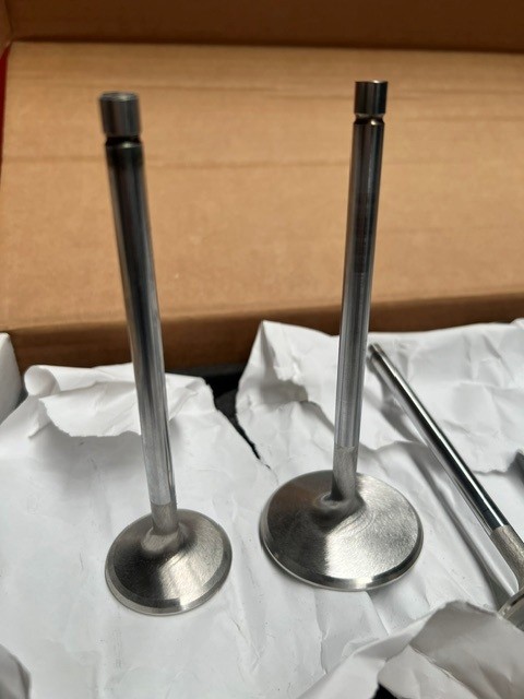 Higgins LS7 valves 2.200″ stainless/ 1.605″ Inconnel x 5.500″ OAL Higgins Valves